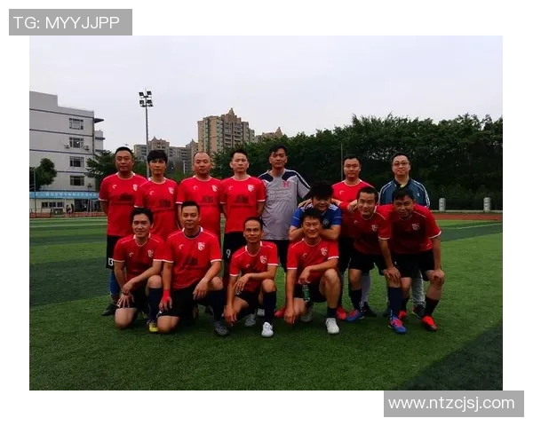 南京足球队团队协作深度解析与其他球队对比分析 南京足球队团队协作深度解析与其他球队对比分析