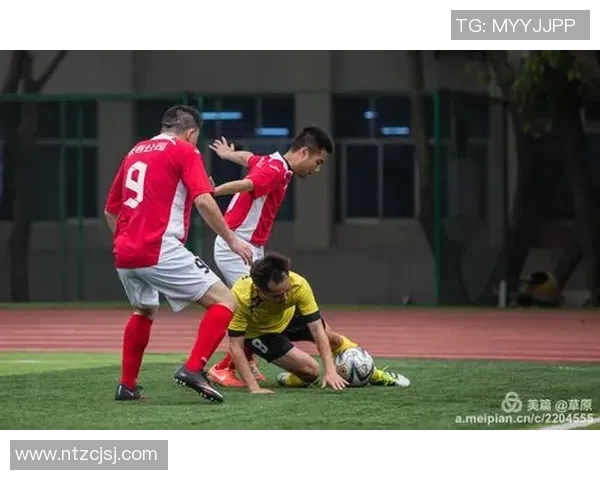 成都与重庆足球队耐力对决赛后分析与总结 成都与重庆足球队耐力对决赛后分析与总结